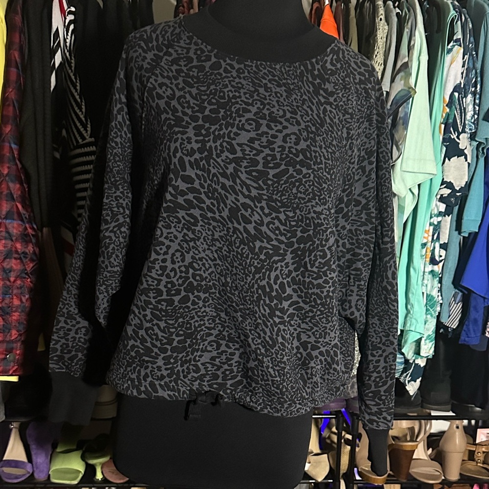 Old Navy Black and Gray Leopard Print Sweatshirt size medium - Picture 2 of 7